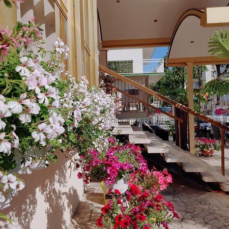 Hotel Mia Restaurant Airport Римини Екстериор снимка