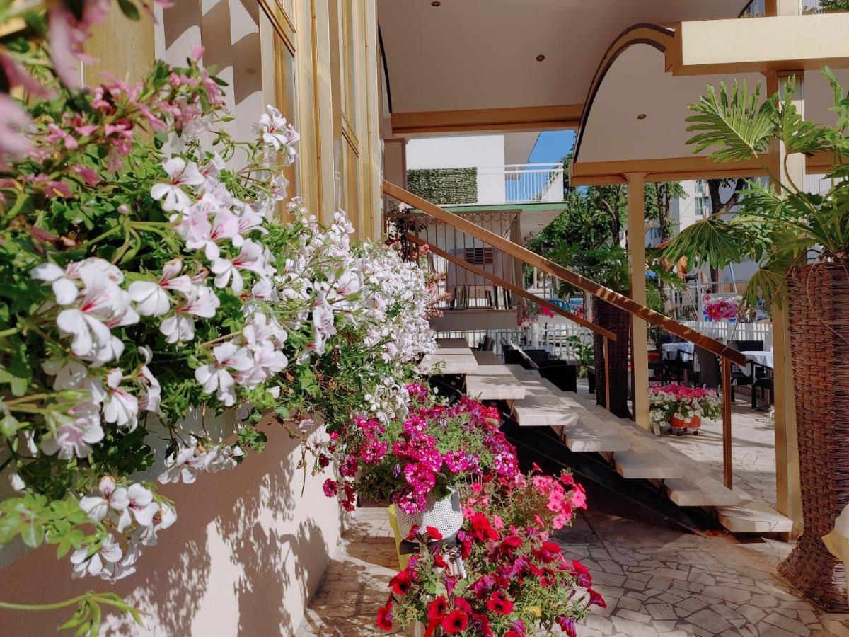Hotel Mia Restaurant Airport Римини Екстериор снимка